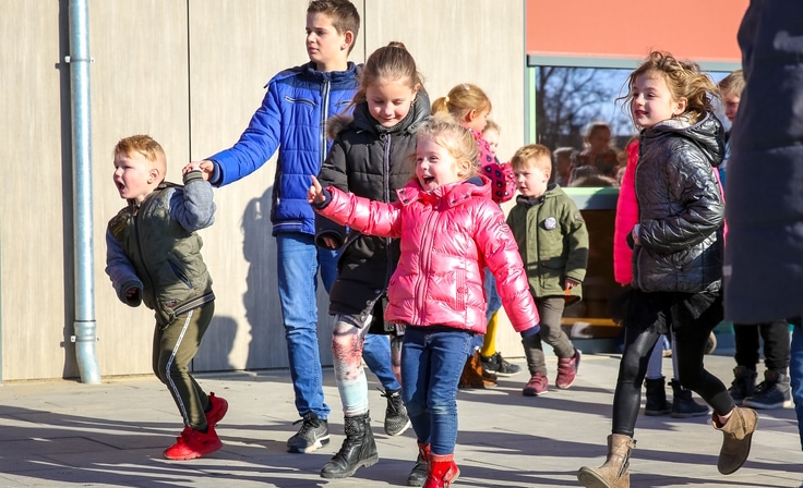 Buitenspelen bij Waterloop